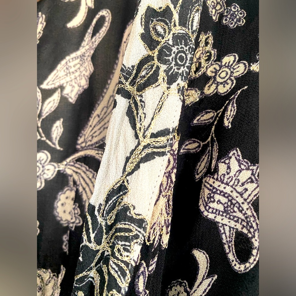 Vintage & So GLAM- Check Out Gorgeously Patterned & Embroidered Robe - Picture 8 of 12